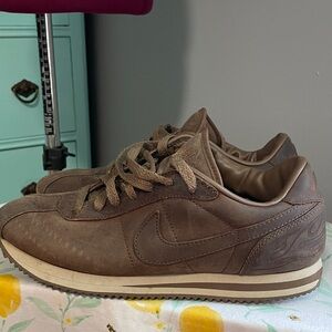 Nike Men's Brown Leather Sneakers
